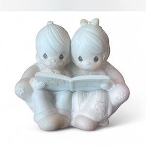 Precious Moments ‘Precious Memories’ figurine in good condition